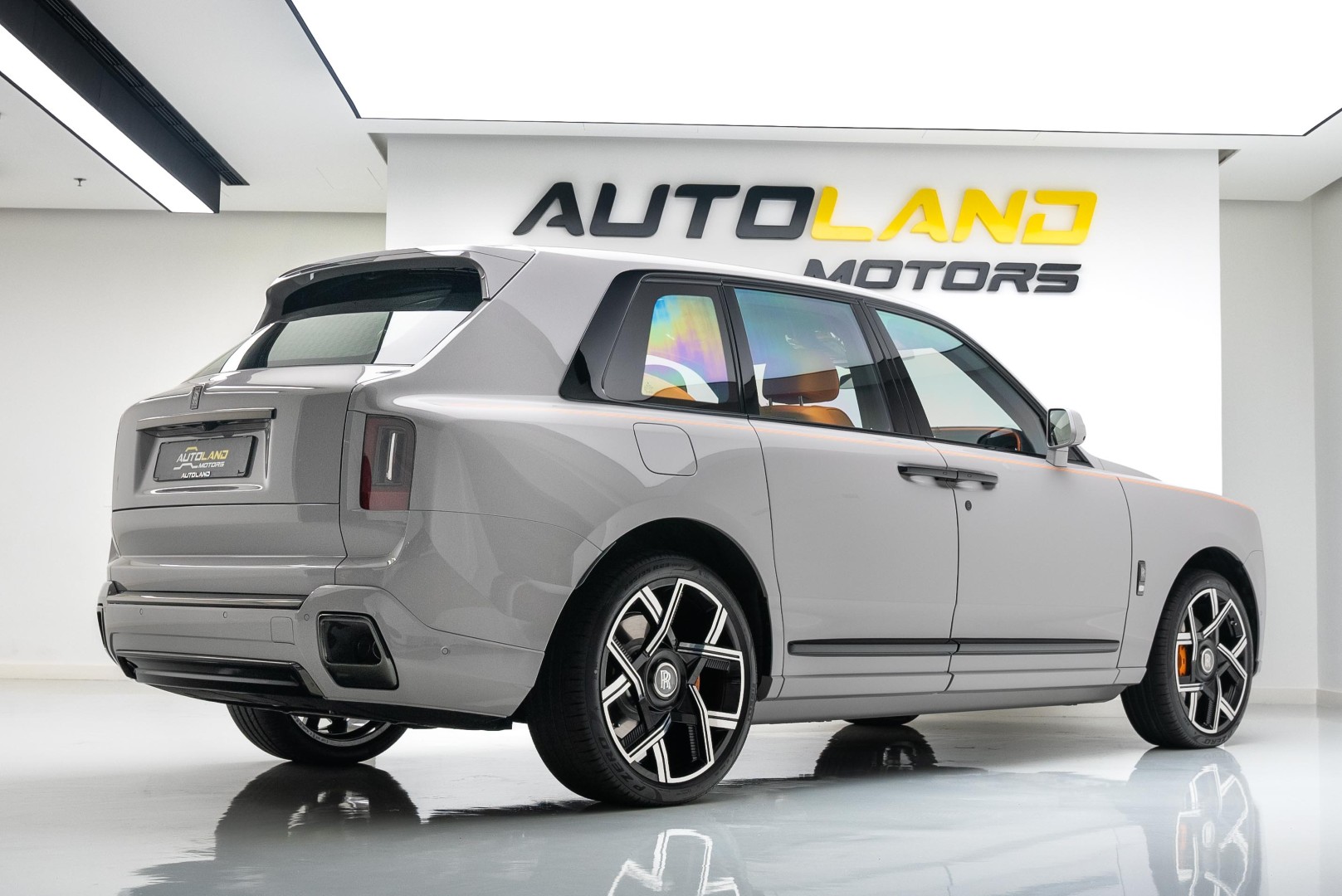 2025 ROLLS ROYCE CULLINAN BLACK BADGE.  BESPOKE SOUND SYSTEM. VIP REAR SEATS. WARRANTY & SERVICE 